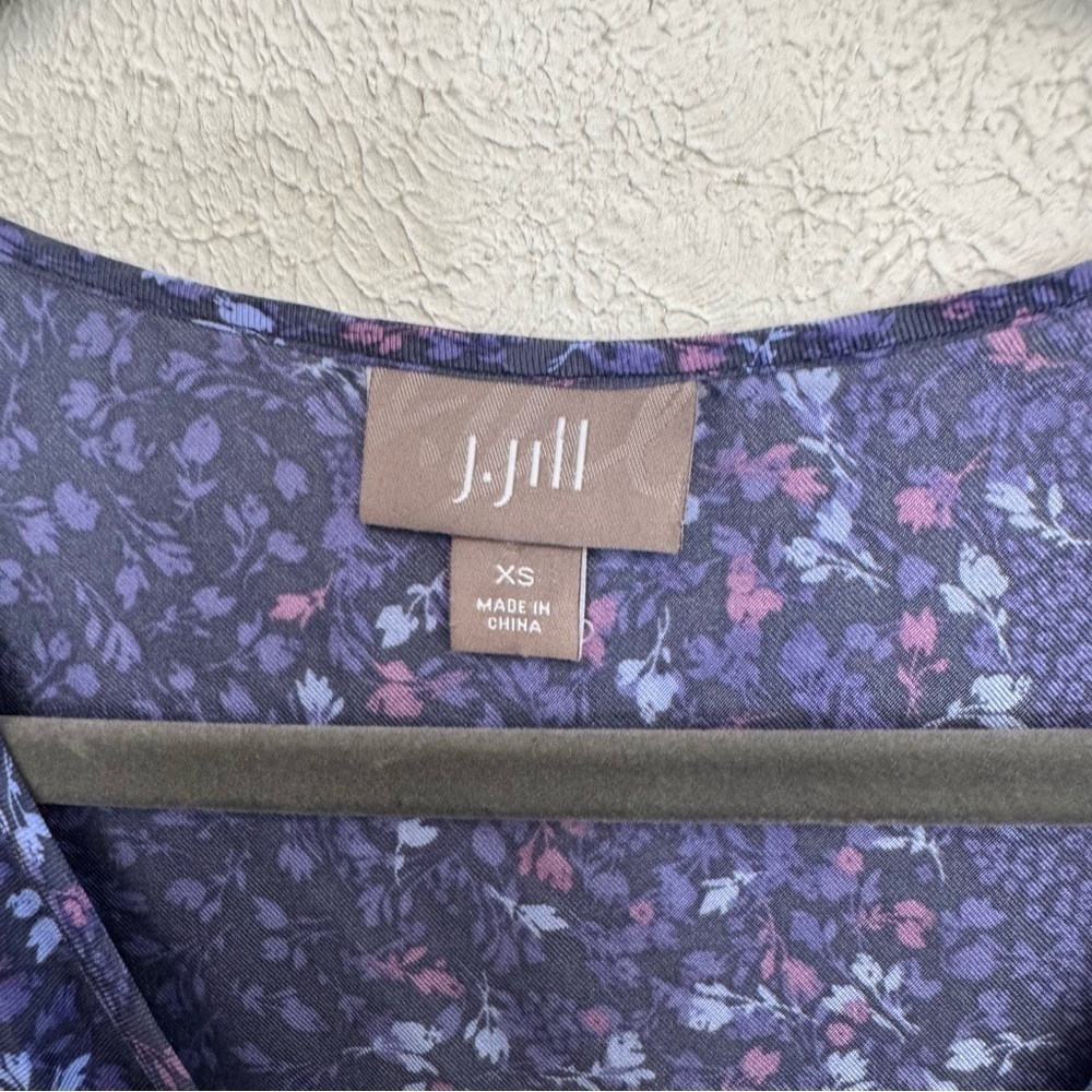 J. Jill Silk Blue Marin Floral Sleeveless Blouse Size XS - Picture 2 of 9